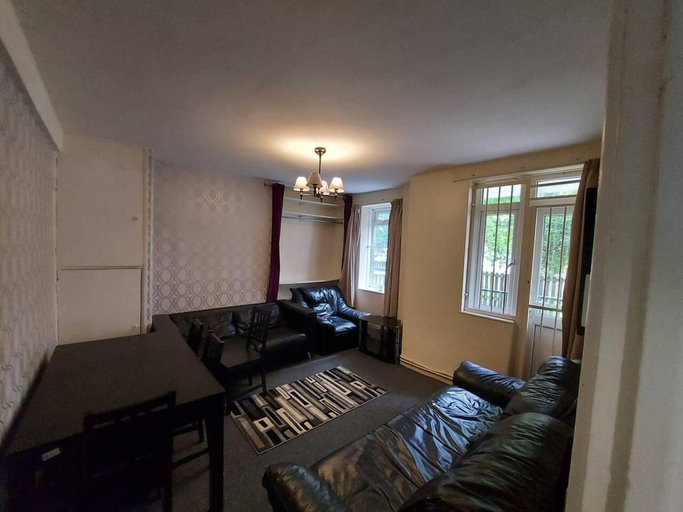 Others 3, Charming Three Bedroom 5 Double Bed Apt in London, London