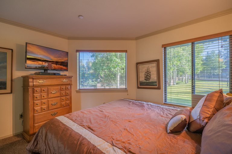 Bedroom 3, Lakefront Viking Oasis Condo, San Bernardino
