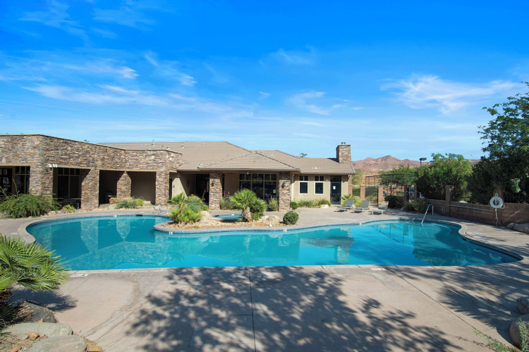 Sport & Beauty 3, Sierra Sky Patio w/ Fireplace, Washington