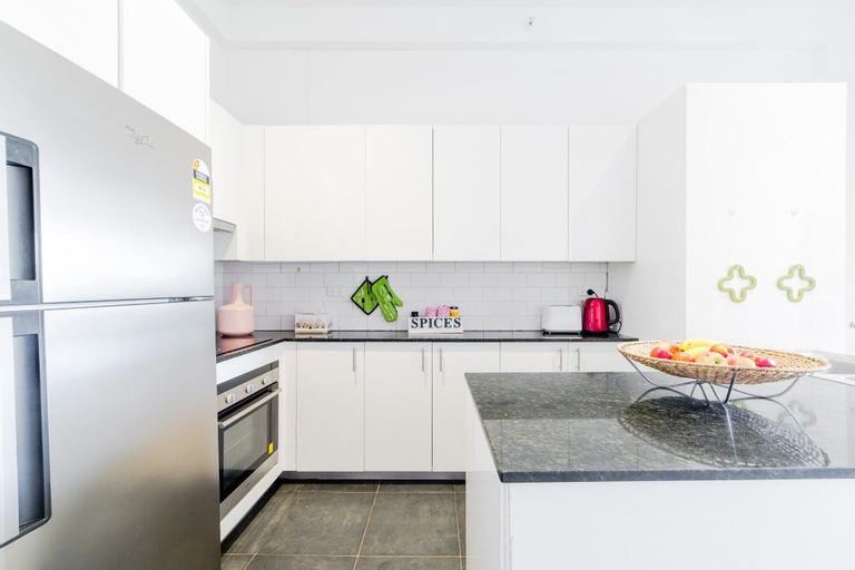 Others 4, Bondi Beachfront Stay, Sydney