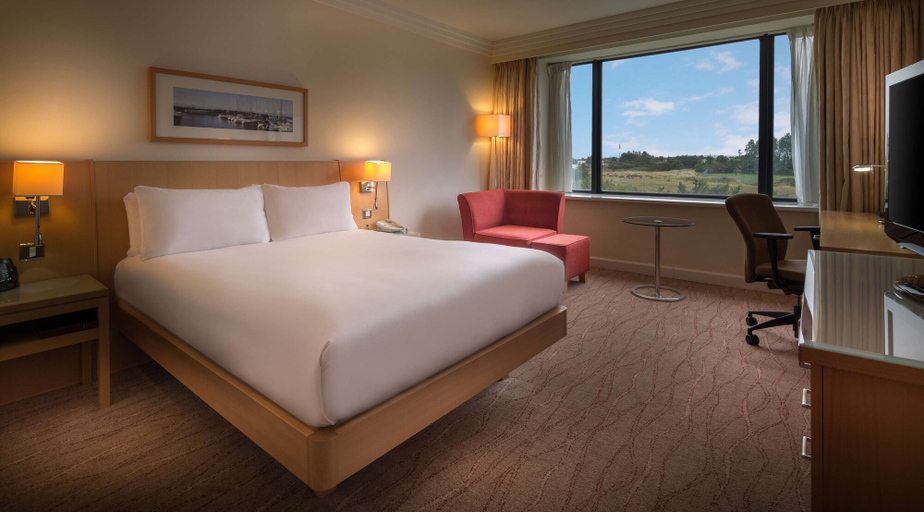 Bedroom 2, Hilton Dublin Airport, Dublin