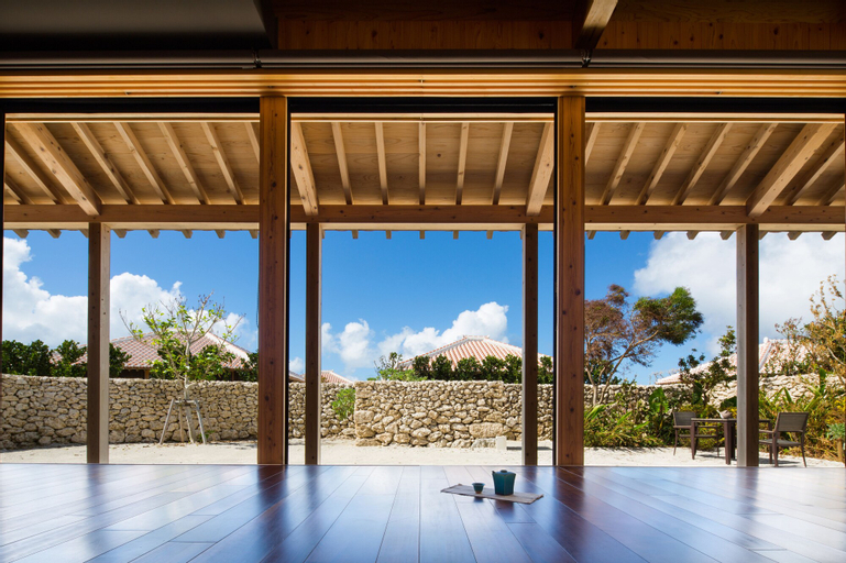 Exterior & Views 8