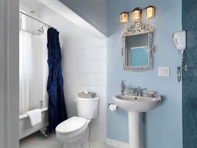 Bathroom 5, Pendray Inn & Tea House, Capital