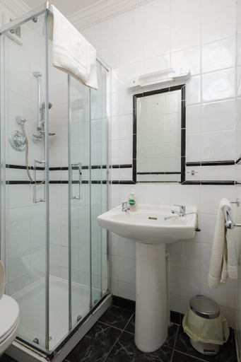 Bathroom 3, Four Seasons B&B