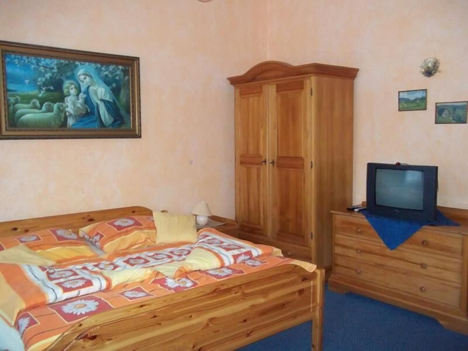 Bedroom 3, Pension Familia, Semily