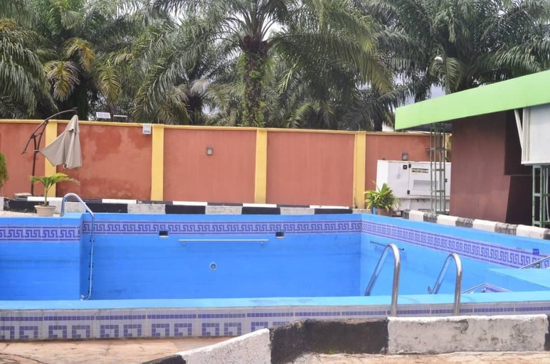 Sport & Beauty 3, Mary queen hotels and suites, EsanWest