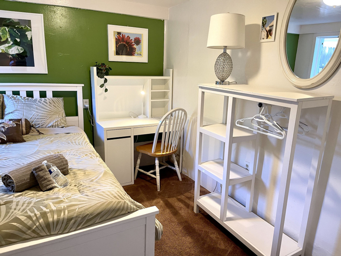 Bedroom 2, B-Love's Guest House, Alameda