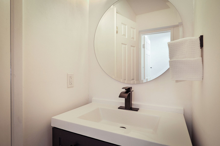 Bathroom 3, La Mer Suites, Broward