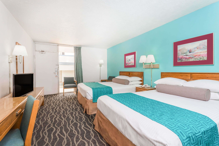 Bedroom 3, Howard Johnson by Wyndham Commerce GA, Banks