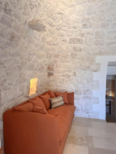 Room 5, TD Trulli Chiara Tastefully Decorated Trulli With Pool, Brindisi