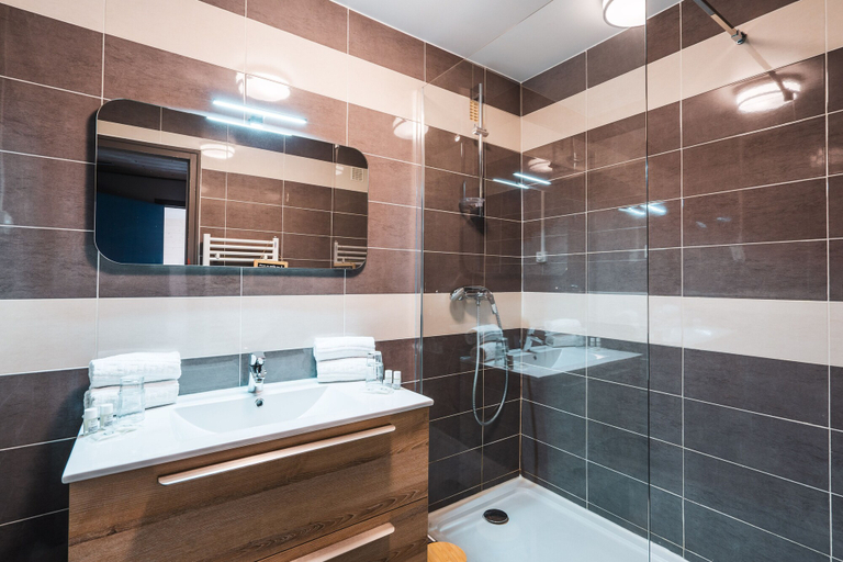 Bathroom 4, Hôtel Les Lutins, Isère