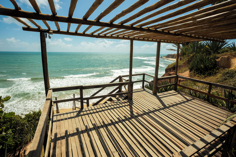 Exterior & Views 18