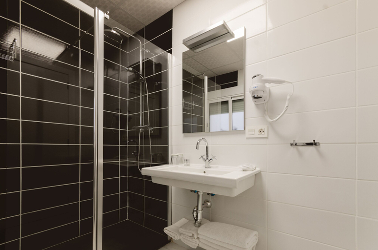 Bathroom 4, Luces de Catedral, Alicante