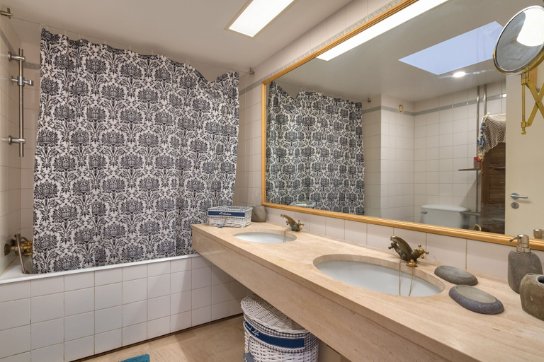 Bathroom, Charming Paint House Apartment in Pestana, Funchal