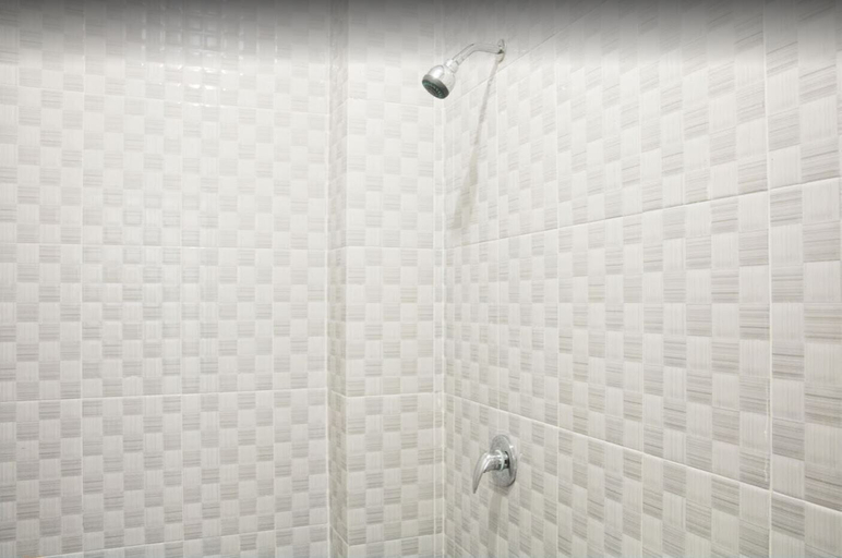 Bathroom 3, Penginapan Tanah Tinggi, Ambon