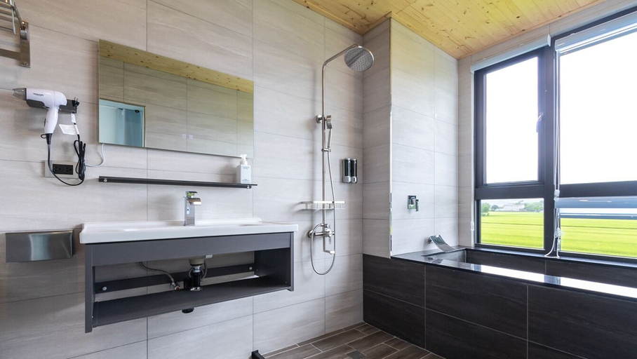 Bathroom 5, New Wunuanzoo, Yilan