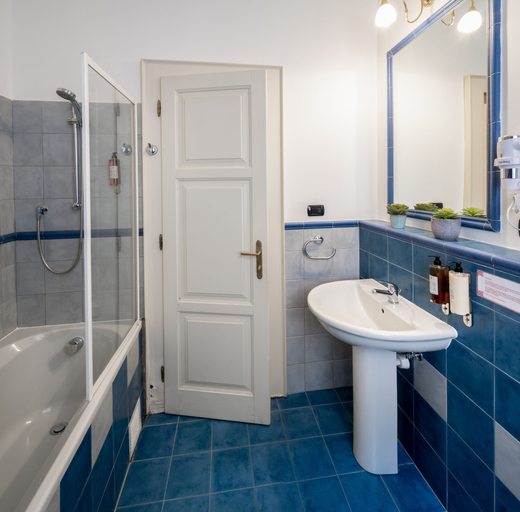 Bathroom 4, Chateau 9 Apartments by Adrez Living, Praha 1