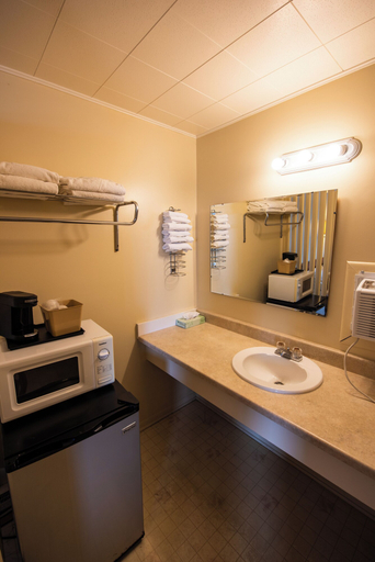 Bathroom 4, Northwinds Motel, Cheboygan