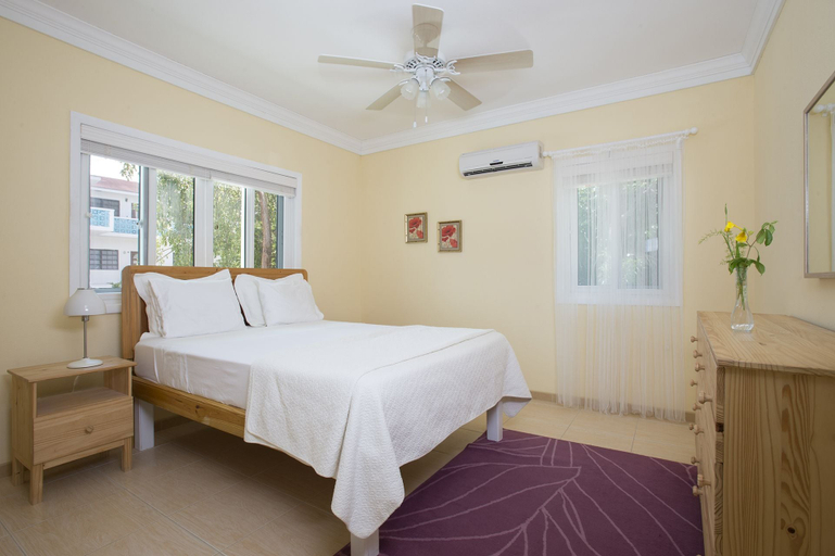 Bedroom 3, Sir Charles Guest House
