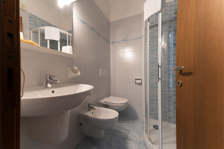 Bathroom 4, Hotel Benaco Bee Free, Verona