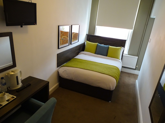 Bedroom 3, Rose & Crown Inn, Cheshire East
