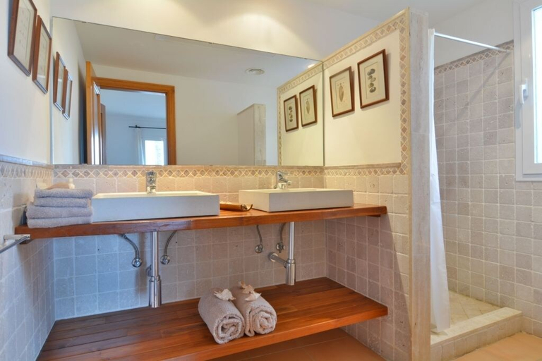 Bathroom 4, Luxurious Sea Front Villa in Mallorca, Baleares