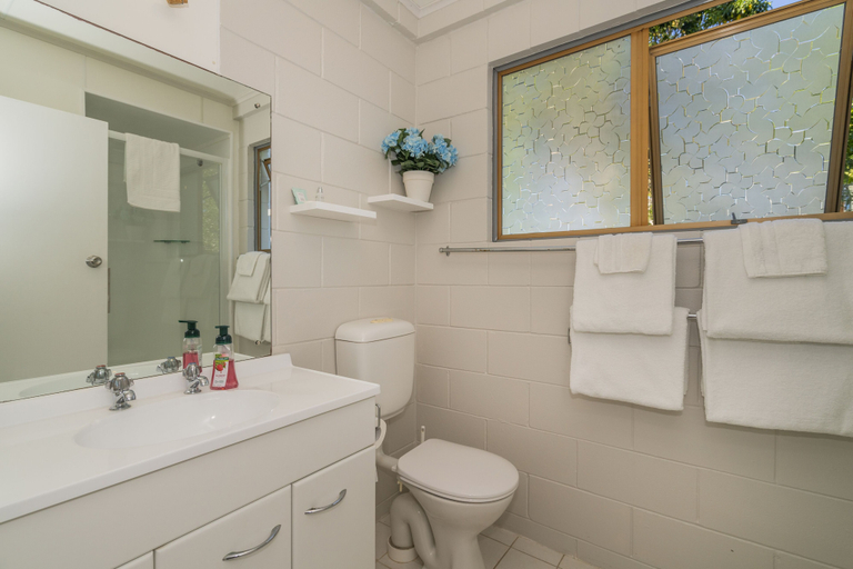 Bathroom 4, Oceans 88 Whitianga Coastal Accommodation Suites, Thames-Coromandel