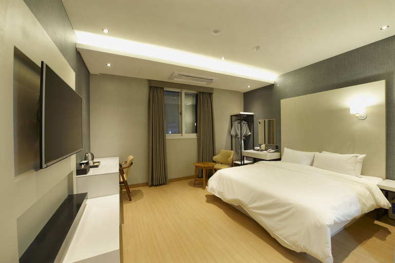 Bedroom 3, Hotel B, Gwangsan
