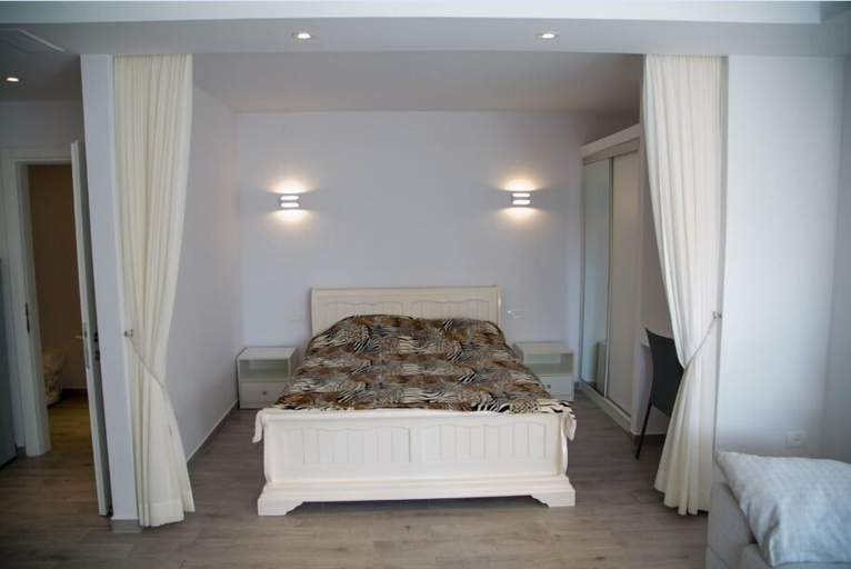 Bedroom 3, The Seasons Beach Design Studio Sea View