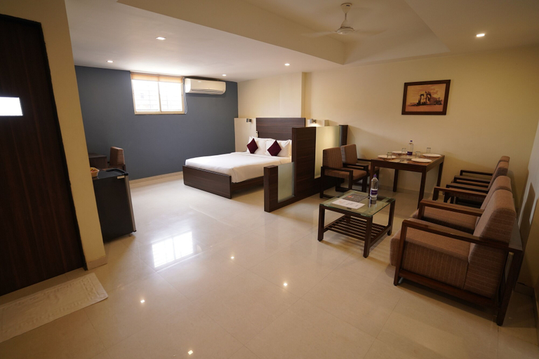 Bedroom 3, Metropolis Hotel, Dharwad