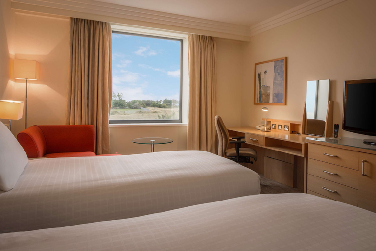 Bedroom 2, Hilton Dublin Airport, Dublin