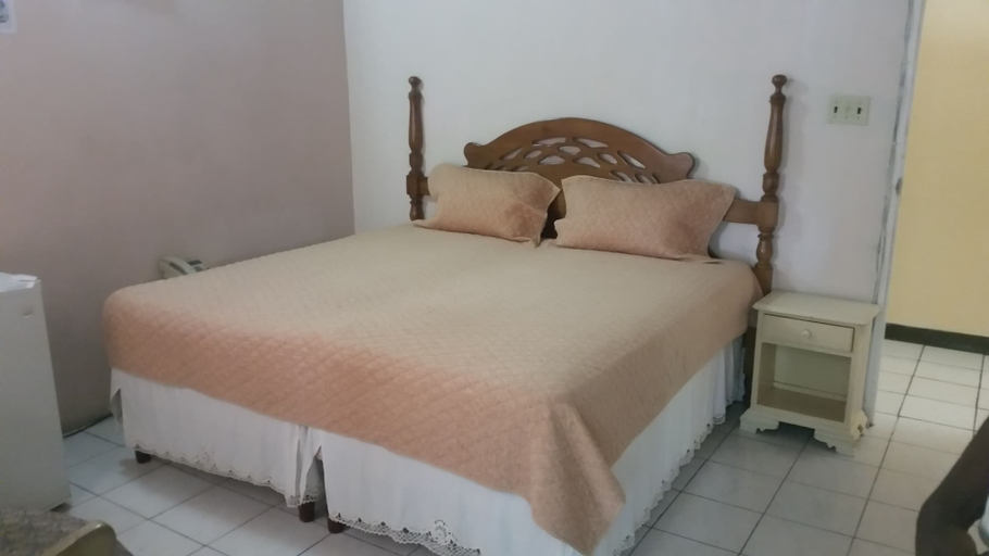 Bedroom 2, Gibb's Chateau