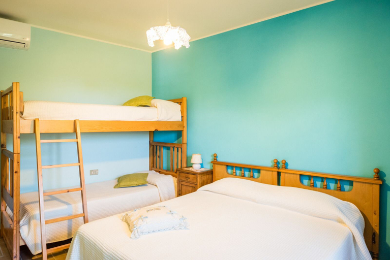 Bedroom 4, Masseria Acquasalsa, Isernia