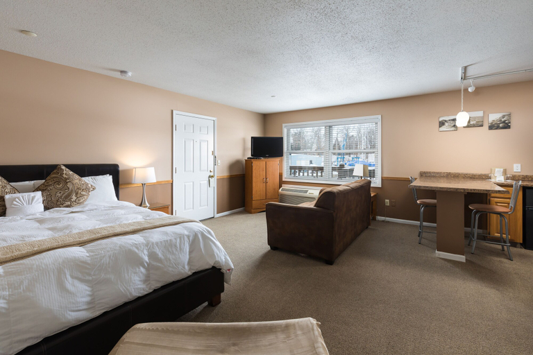 Bedroom 3, Old Harbor Inn, Van Buren
