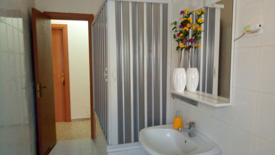 Bathroom 5, LovelyBed, Latina