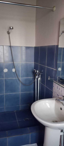 Bathroom 3, Auberge Nofiko, Analamanga