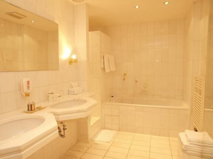 Bathroom 3, Hotel Sonne, Breisgau-Hochschwarzwald