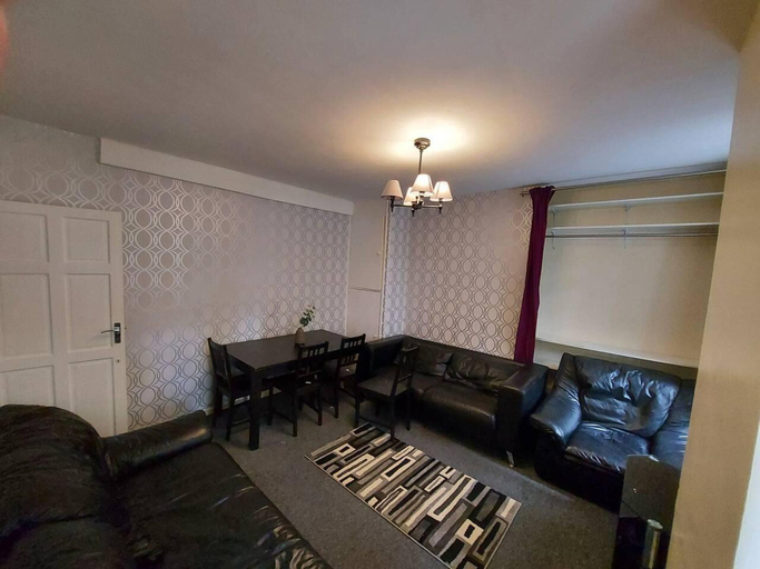 Others 5, Charming Three Bedroom 5 Double Bed Apt in London, London