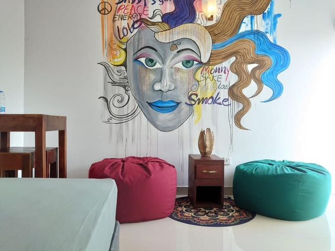 Others 4, Unwind Restaurant & Hostel, Katana