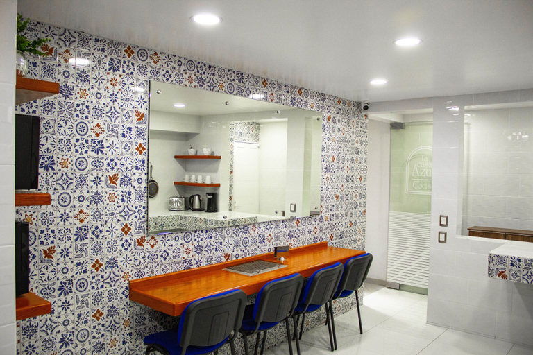 Bathroom 4, La Casa Azul, Mexico City