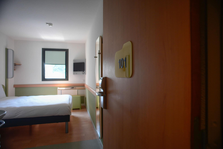 Bedroom 3, ibis budget Poitiers Centre Gare, Vienne