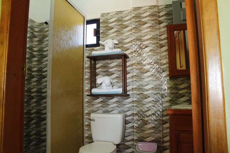 Bathroom 4, Laguna Hotel