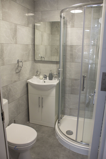 Bathroom, Charming Accommodation Close to Birmingham, Sandwell