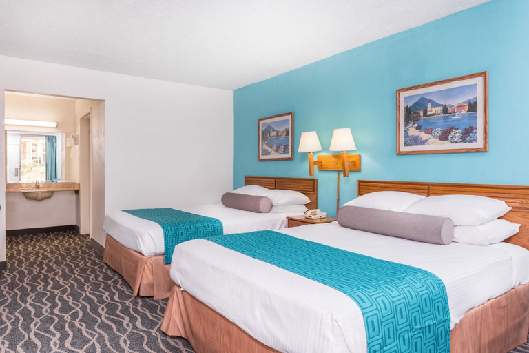 Bedroom 2, Howard Johnson by Wyndham Commerce GA, Banks