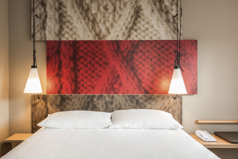 Bedroom 4, ibis Deauville Centre, Calvados