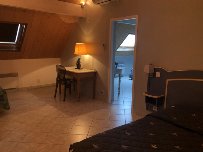 Bedroom 2, Les Marronniers d'Arc, Côte-d'Or