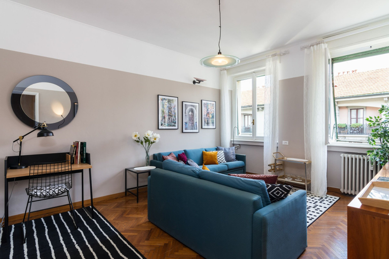 Living room 2, 2 Bedrooms Apartment in the City Center, Milano