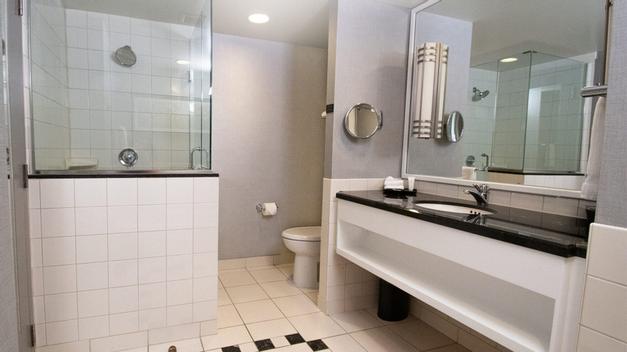 Bathroom 16