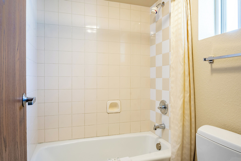 Bedroom 4, City Inn, Adams
