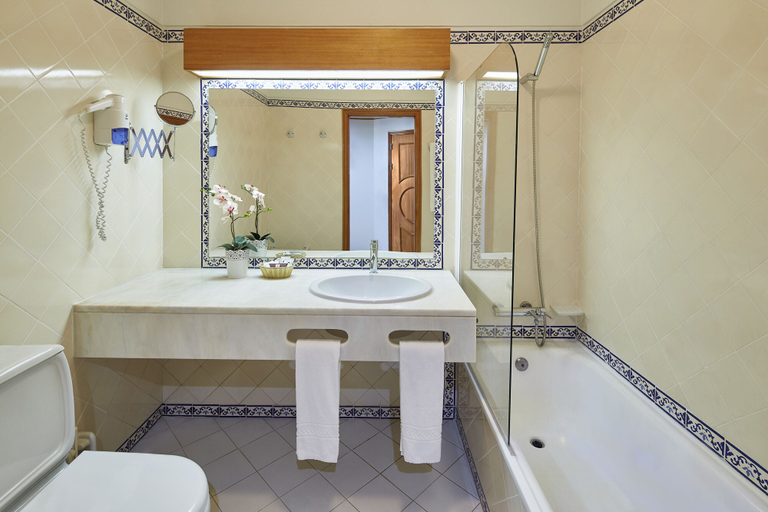 Bathroom 5, Luna Clube Oceano, Albufeira